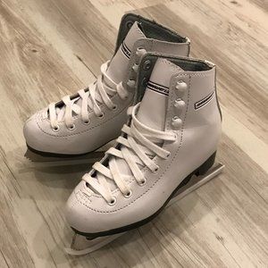 Winnwell White Figure Skates - Size 12Y